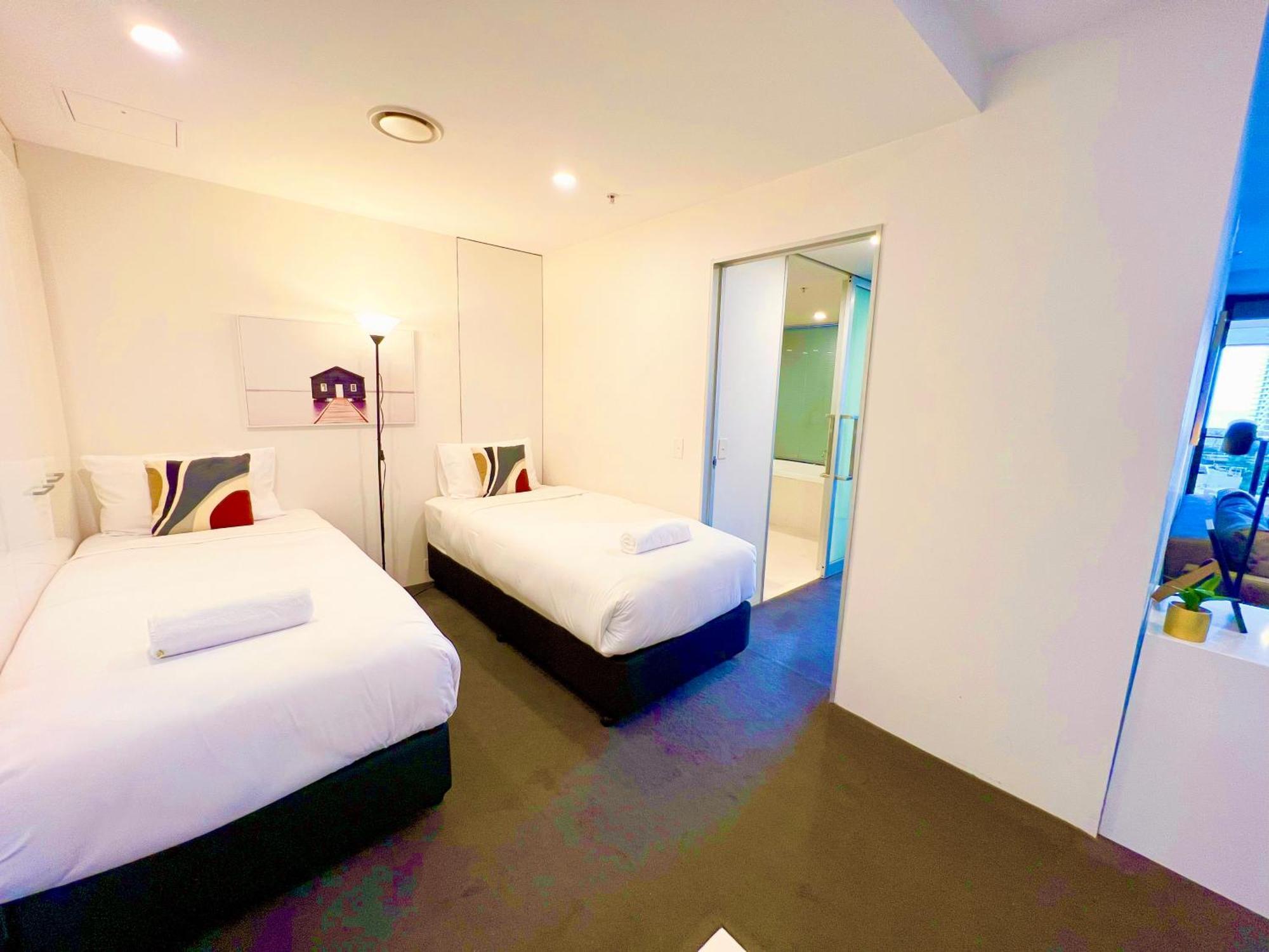 Circle On Cavill Surfers Paradise Apartments-Holiday Paradise Gold Coast Room photo