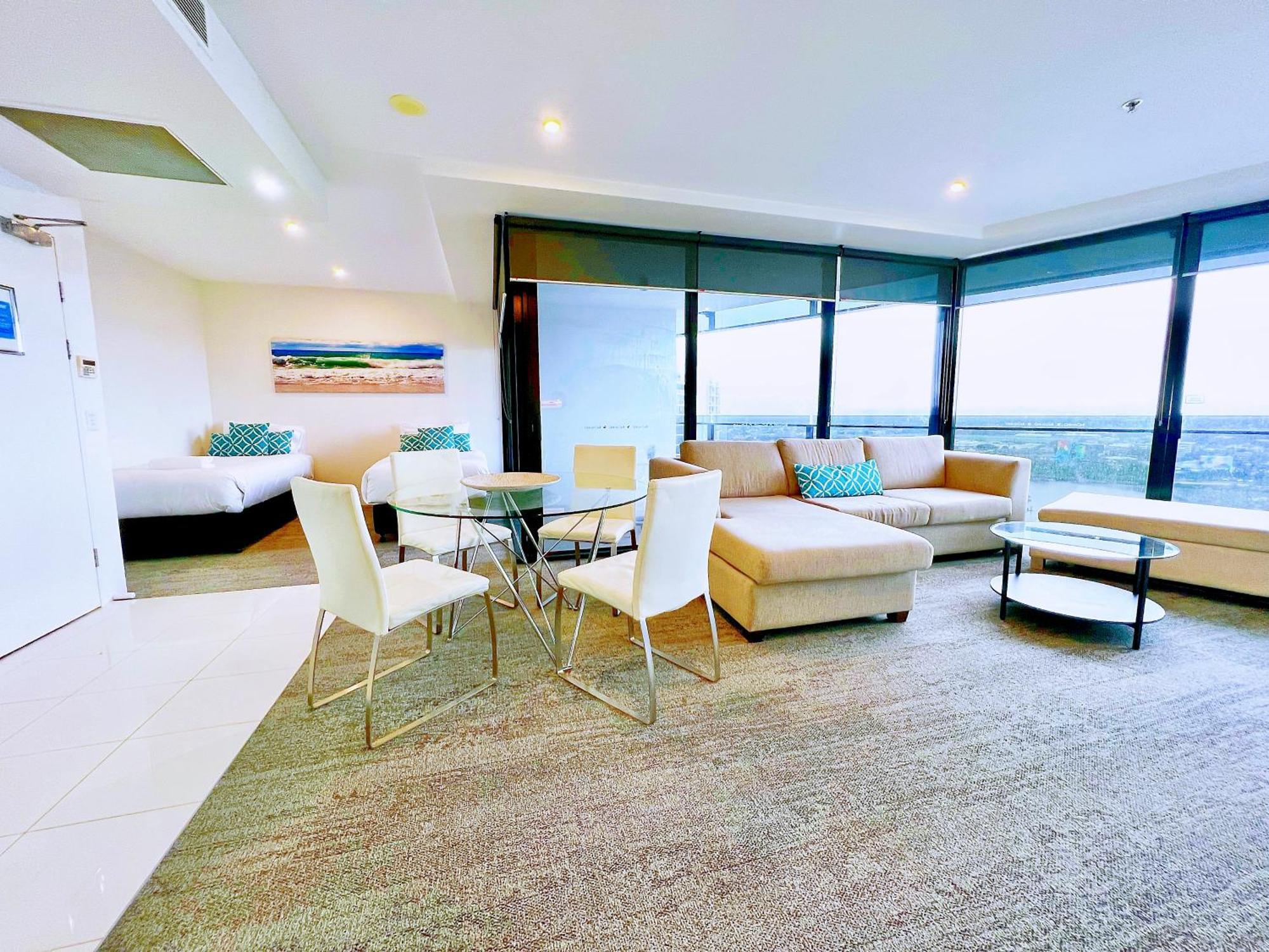 Circle On Cavill Surfers Paradise Apartments-Holiday Paradise Gold Coast Room photo